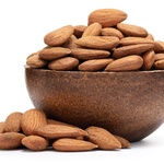V mandlích skrytá cesta k pevnosti kostí. Largueta mandle natural neloupané 500 g