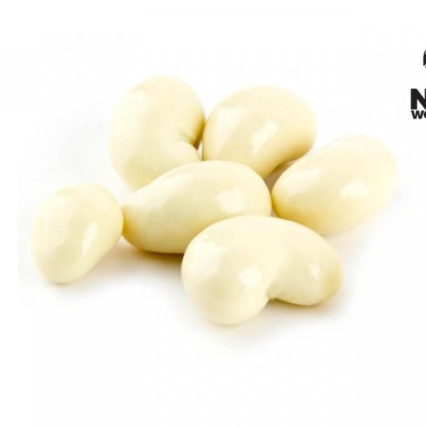 Kešu v bílé čokoládě 50g. Kancelářská svačinka, která zastaví čas - 