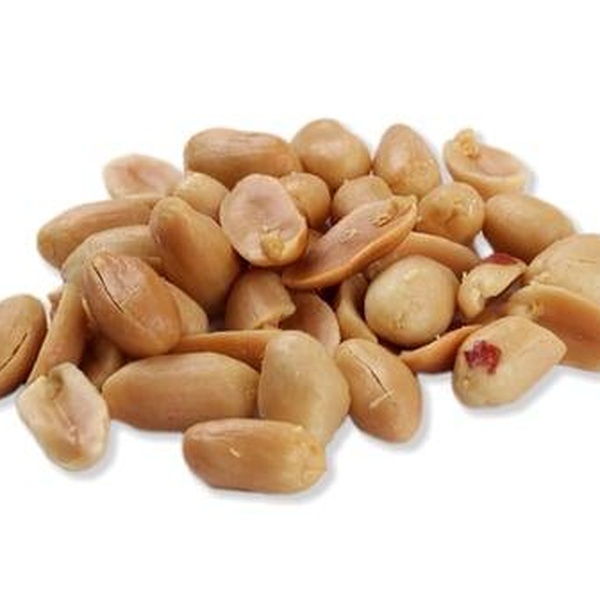 Vitamin E a tuky v pražených solených 200 g arašídech představují univerzální dar pro pokožku - 
