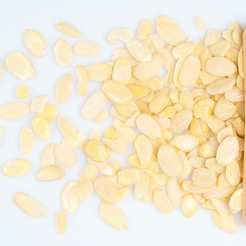 Veselá Veverka Mandle lupínky 500 g