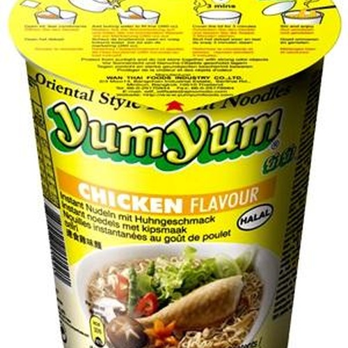 YUM YUM Instantní nudlová polévka v kelímku kuřecí 70 g