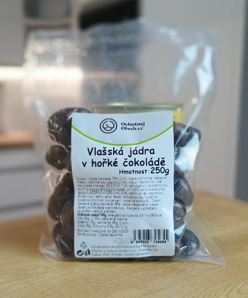 250g vlašská jádra v hořké čokoládě